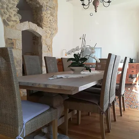 Colonna 4 Bedroom Apartment *