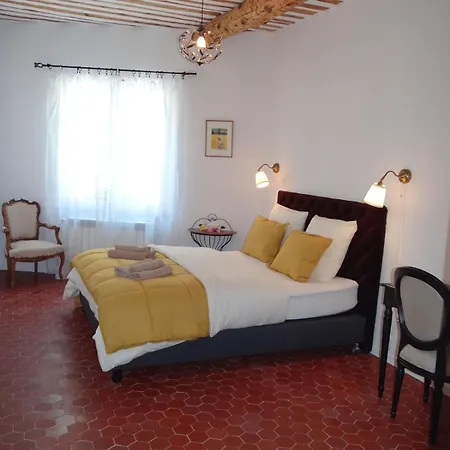 Colonna 4 Bedroom Apartment Manosque